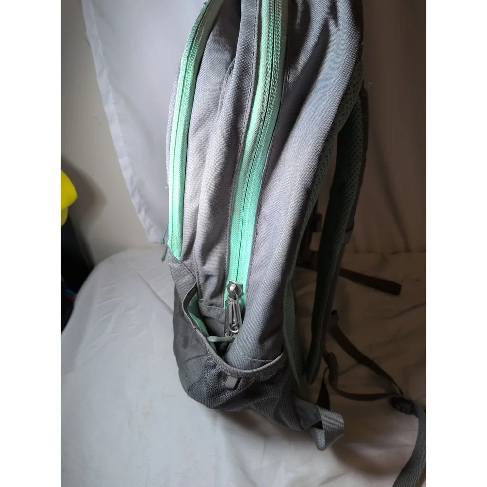 The North Face Jester Backpack Seafoam & Gray Travel Book Bag